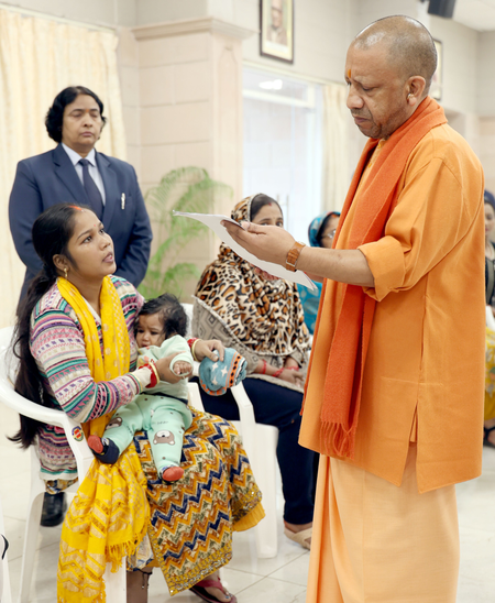 जनता दर्शन में मां ने लगाई मासूम के जीवन की गुहार, मुख्यमंत्री ने तत्काल करवाई इलाज की व्यवस्था जनता दर्शन में मां ने लगाई मासूम के जीवन की गुहार, मुख्यमंत्री ने तत्काल करवाई इलाज की व्यवस्था