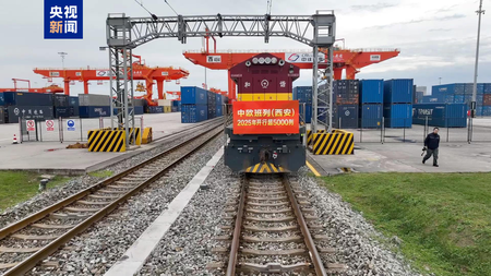 2025 में चीन-यूरोप रेलवे एक्सप्रेस में 5,000 से अधिक ट्रेनों का संचालन 2025 में चीन-यूरोप रेलवे एक्सप्रेस में 5,000 से अधिक ट्रेनों का संचालन