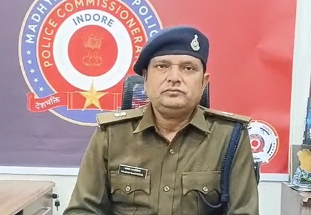 इंदौर ट्रैफिक पुलिस ने ड्रिंक एंड ड्राइव में वैन और बस ड्राइवरों को किया गिरफ्तार इंदौर ट्रैफिक पुलिस ने ड्रिंक एंड ड्राइव में वैन और बस ड्राइवरों को किया गिरफ्तार