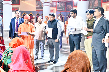 सीएम योगी की अधिकारियों को दो टूक, कहा- पुलिस से जुड़े मामलों में करें सख्त कार्रवाई सीएम योगी की अधिकारियों को दो टूक, कहा- पुलिस से जुड़े मामलों में करें सख्त कार्रवाई