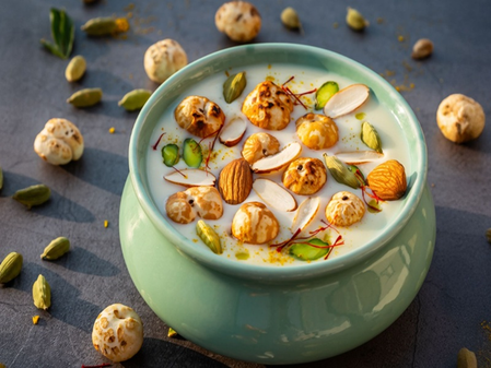 सर्दियों में अमृत के समान है मखाने और दूध का मिश्रण, मन और तन दोनों को रखता है शांत सर्दियों में अमृत के समान है मखाने और दूध का मिश्रण, मन और तन दोनों को रखता है शांत