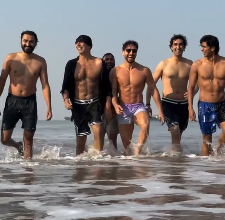 <div>Akshay Kumar & Tiger Shroff flaunt picture perfect abs during their Juhu Beach edition of 'Ocean’s 9'</div>