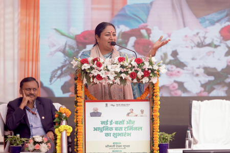 दिल्ली को मिला अत्याधुनिक बस टर्मिनल; सीएम रेखा गुप्ता ने किया उद्घाटन, 40 नई ई-बस भी रवाना