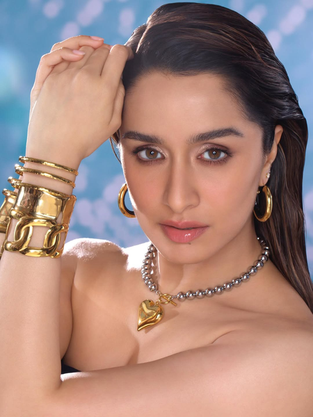 Shraddha Kapoor has a pertinent question for photo editors Shraddha Kapoor has a pertinent question for photo editors