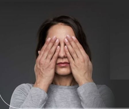 1 मिनट की आई पामिंग से आंखों की थकान को करें दूर, बेहद सरल है तकनीक