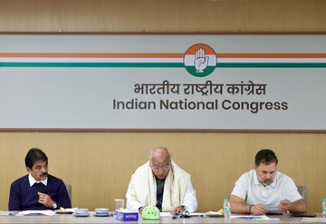 एसआईआर पर मल्लिकार्जुन खड़गे बोले-चुनाव आयोग साबित करे, वह भाजपा के इशारे पर नहीं कर रहा काम एसआईआर पर मल्लिकार्जुन खड़गे बोले-चुनाव आयोग साबित करे, वह भाजपा के इशारे पर नहीं कर रहा काम