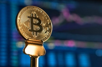 Bitcoin crashes to 6-month low, slides 30 pc from Oct peak