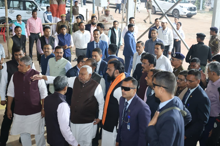 बिहार सीएम नीतीश ने शपथ ग्रहण समारोह की तैयारी का लिया जायजा, डिप्टी सीएम सम्राट चौधरी भी रहे मौजूद बिहार सीएम नीतीश ने शपथ ग्रहण समारोह की तैयारी का लिया जायजा, डिप्टी सीएम सम्राट चौधरी भी रहे मौजूद