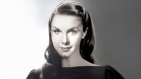 दो दशक, दो मौतें अमेरिकी मनोरंजन जगत की दो कहानियां जो ग्लैमर के पीछे छिपे तनाव को उजागर करती हैं