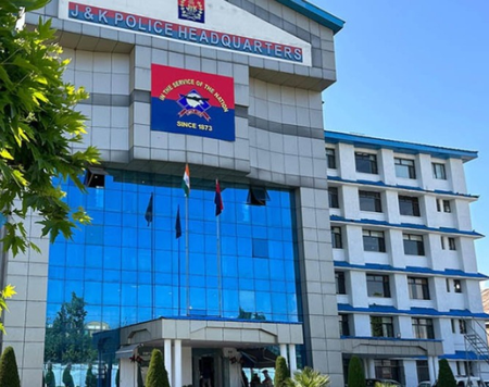 जम्मू-कश्मीर क्राइम ब्रांच ने सीएटी रिकॉर्ड से छेड़छाड़ मामले में 6 आरोपियों के खिलाफ चार्जशीट दाखिल की, जाली मुहरें बरामद जम्मू-कश्मीर क्राइम ब्रांच ने सीएटी रिकॉर्ड से छेड़छाड़ मामले में 6 आरोपियों के खिलाफ चार्जशीट दाखिल की, जाली मुहरें बरामद