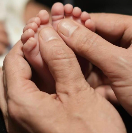 Arbaaz Khan and Sshura Khan share the first glimpse of their newborn daughter Arbaaz Khan and Sshura Khan share the first glimpse of their newborn daughter