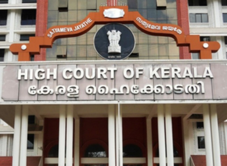 सबरीमाला में श्रद्धालुओं की भीड़ पर हाईकोर्ट सख्त, सरकार और देवस्वोम बोर्ड को लगाई फटकार