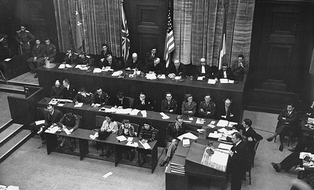 नूर्नबर्ग ट्रायल की शुरुआत जब इंसानियत ने पहली बार युद्ध अपराधियों को अदालत में खड़ा किया नूर्नबर्ग ट्रायल की शुरुआत जब इंसानियत ने पहली बार युद्ध अपराधियों को अदालत में खड़ा किया