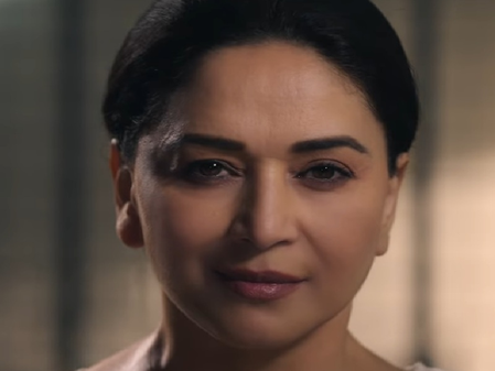 मिसेज देशपांडे से माधुरी दीक्षित का पहला लुक रिलीज, खौफनाक दिखे एक्सप्रेशन