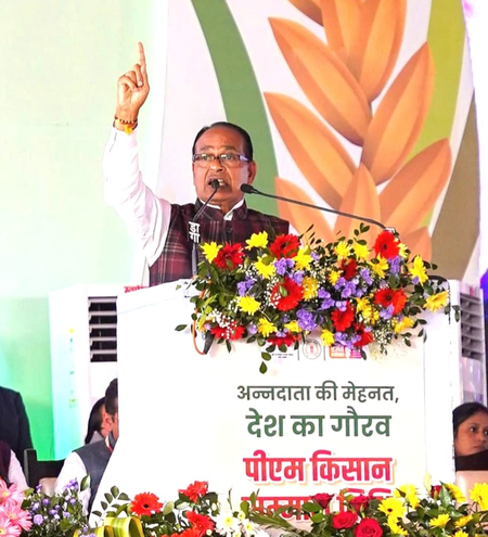 कांग्रेस बोझ बन गई, जिसके साथ जाती है, वो भी डूब जाता है : शिवराज सिंह चौहान