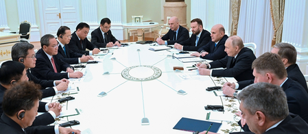 ली छ्यांग ने रूसी राष्ट्रपति और मंगोलियाई प्रधानमंत्री से मुलाकात की