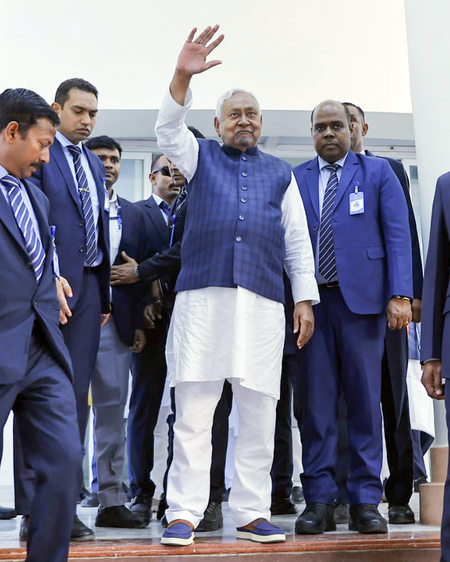 गांधी मैदान में नीतीश कुमार लेंगे 10वीं बार सीएम पद की शपथ, गजेंद्र शेखावत ने बिहारवासियों को दी शुभकामनाएं गांधी मैदान में नीतीश कुमार लेंगे 10वीं बार सीएम पद की शपथ, गजेंद्र शेखावत ने बिहारवासियों को दी शुभकामनाएं