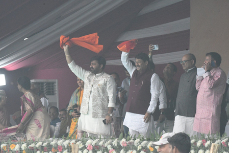 हां हम बिहारी हैं जी, थोड़े संस्कारी हैं जी गुनगुनाकर मनोज तिवारी ने नीतीश के सीएम बनने पर जताई खुशी