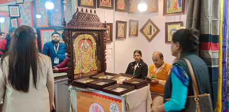 आईआईटीएफ 2025 बिहार पवेलियन में तिरुपति बालाजी की पेंटिंग और चांदी की मछली बनी आकर्षण का केंद्र आईआईटीएफ 2025 बिहार पवेलियन में तिरुपति बालाजी की पेंटिंग और चांदी की मछली बनी आकर्षण का केंद्र