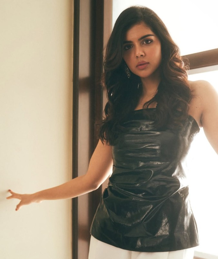 कल्याणी प्रियदर्शन ने शुरू की नई फिल्म की शूटिंग, फैंस किरदार के बारे में जानने के लिए बेताब कल्याणी प्रियदर्शन ने शुरू की नई फिल्म की शूटिंग, फैंस किरदार के बारे में जानने के लिए बेताब