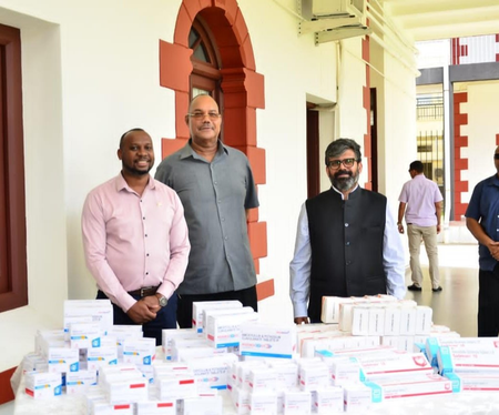 India hands over consignment of medicines to Seychelles