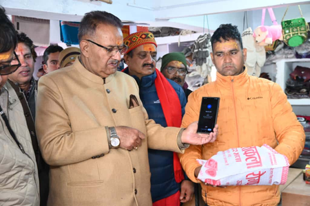 चमोली सेना के जवानों और ग्रामीणों से मंत्री ने की मुलाकात, डिजिटल लेनदेन को बढ़ावा देने का दिया संदेश चमोली सेना के जवानों और ग्रामीणों से मंत्री ने की मुलाकात, डिजिटल लेनदेन को बढ़ावा देने का दिया संदेश