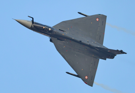 भरोसेमंद रहा है भारत का फाइटर जेट तेजस; प्रधानमंत्री, वायु सेना व थल सेना प्रमुख भर चुके हैं उड़ान