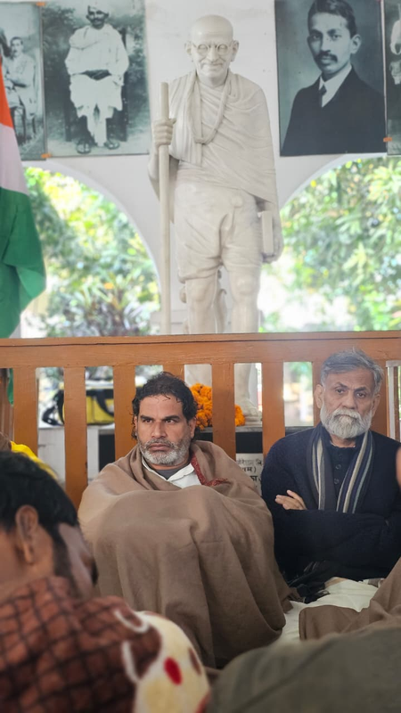 बिहार: प्रशांत किशोर ने रखा 'मौन' व्रत, गांधी आश्रम में किया हार पर आत्मचिंतन