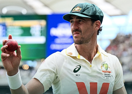 एशेज  इंग्लैंड पहली पारी में सिर्फ 172 रन पर ढेर, मिचेल स्टार्क के नाम 7 विकेट