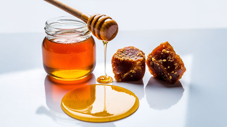 क्या डायबिटीज में गुड़ और शहद खा सकते हैं? जानिए क्या कहता है आयुर्वेद