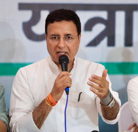 कर्नाटक में कांग्रेस सरकार के खिलाफ दुर्भावनापूर्ण अभियान चला रही भाजपा रणदीप सुरजेवाला