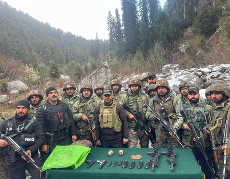 जम्मू-कश्मीर हंदवाड़ा में सुरक्षा बलों ने आतंकी साजिश का किया भंडाफोड़, गोला-बारूद बरामद