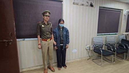 नोएडा: घरेलू सहायिका बनकर ज्वेलरी चोरी करने वाली दो महिलाएं गिरफ्तार, 85 लाख के आभूषण बरामद