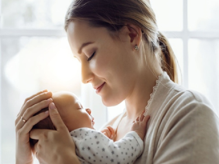 शीत ऋतु में सिर्फ गर्म कपड़े ही नहीं, इन खास तरीकों से करें शिशु की देखभाल