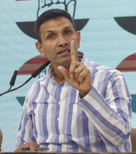 मध्य प्रदेश मंजीत घोसी की गिरफ्तारी को कांग्रेस नेताओं ने लोकतंत्र पर हमला बताया