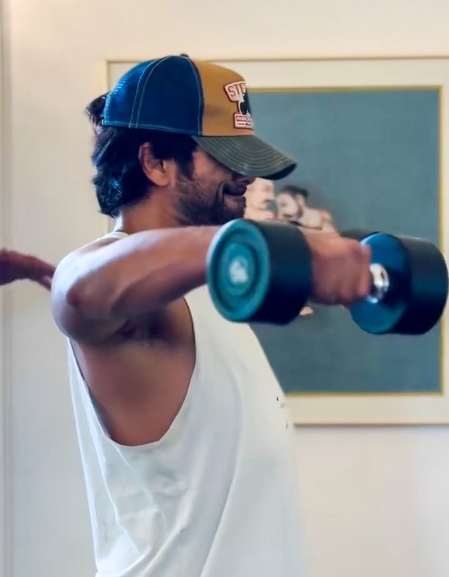 Shahid Kapoor is back to it like old times with an intense workout session
