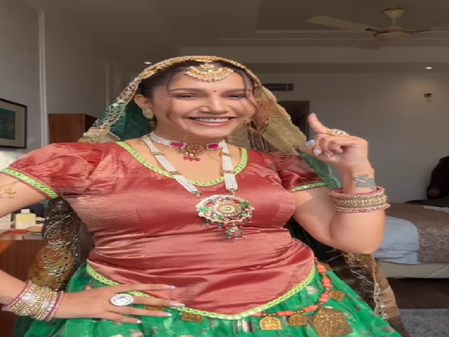 हरियाणा में रौला गाने पर सपना चौधरी का किलर डांस देख फैंस फिदा, हार्ट इमोजी से लुटाया प्यार हरियाणा में रौला गाने पर सपना चौधरी का किलर डांस देख फैंस फिदा, हार्ट इमोजी से लुटाया प्यार