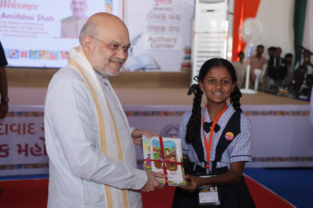 केंद्रीय गृह मंत्री अमित शाह ने अहमदाबाद अंतर्राष्ट्रीय पुस्तक महोत्सव का किया दौरा