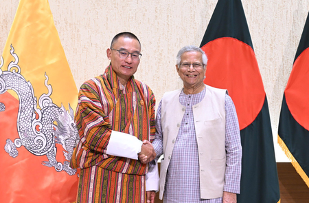 भूटान के प्रधानमंत्री ने बांग्लादेश के मुख्य सलाहकार के साथ द्विपक्षीय वार्ता की