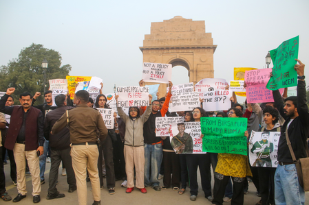 Police detain 15 people during Delhi pollution protest; officials say youth 'pepper sprayed' cops