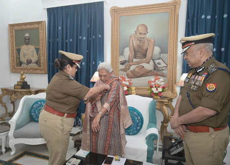 कितना अपराध कम हुआ, पुलिस झंडा दिवस पर इसका उत्सव मनाना चाहिए राज्यपाल आनंदीबेन पटेल
