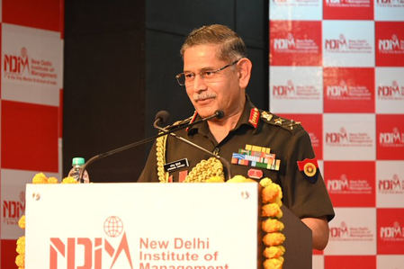 युवा चुनौतियों और अवसरों के लिए तैयार रहें सेना प्रमुख उपेंद्र द्विवेदी युवा चुनौतियों और अवसरों के लिए तैयार रहें सेना प्रमुख उपेंद्र द्विवेदी