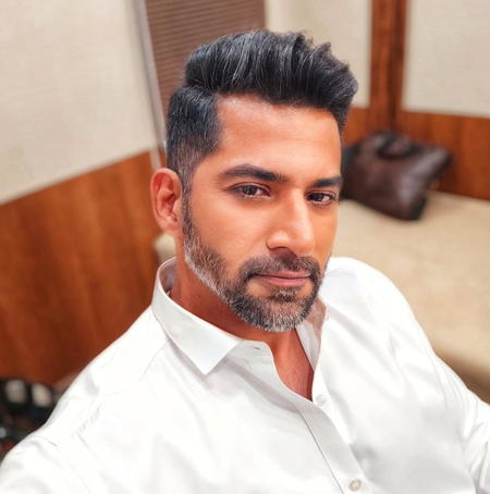 Vivan Bhathena says, Farhan Akkhtar was not a producer ever on sets of ‘120 Bahadur’ Vivan Bhathena says, Farhan Akkhtar was not a producer ever on sets of ‘120 Bahadur’