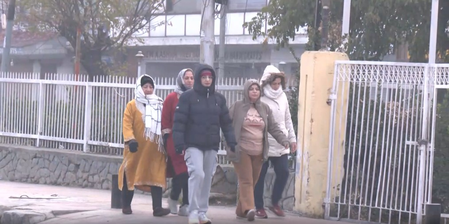 कश्मीर में कड़ाके की ठंड; पारा शून्य से नीचे, जनजीवन पूरी तरह प्रभावित