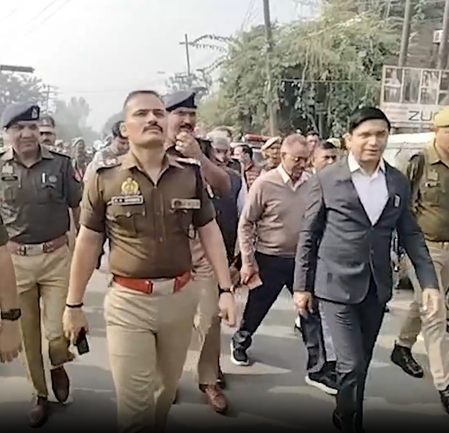 संभल हिंसा की बरसी पर पुलिस-प्रशासन सतर्क, जिलाधिकारी और एसएसपी ने किया फ्लैग मार्च संभल हिंसा की बरसी पर पुलिस-प्रशासन सतर्क, जिलाधिकारी और एसएसपी ने किया फ्लैग मार्च