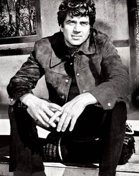 छह दशकों की फिल्मी यात्रा का अंत, धर्मेंद्र की याद में गमगीन हुआ बॉलीवुड छह दशकों की फिल्मी यात्रा का अंत, धर्मेंद्र की याद में गमगीन हुआ बॉलीवुड