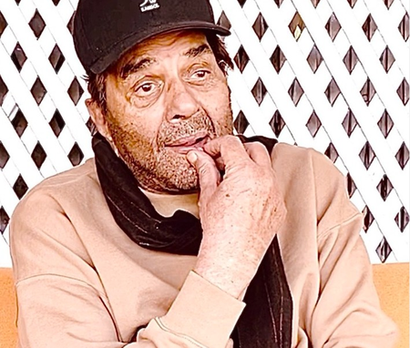 ‘An era ends’: Nitin Gadkari expresses sadness over Dharmendra’s demise