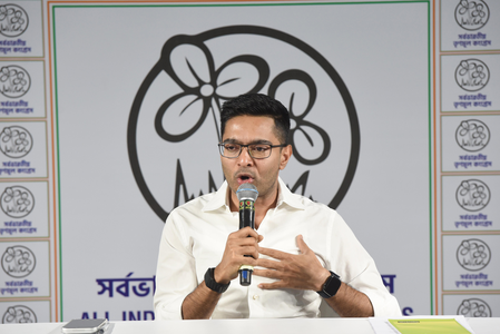 एसआईआर को लेकर टीएमसी की बड़ी बैठक, सांसदों और विधायकों समेत करीब 24,000 पार्टी कार्यकर्ता हुए शामिल एसआईआर को लेकर टीएमसी की बड़ी बैठक, सांसदों और विधायकों समेत करीब 24,000 पार्टी कार्यकर्ता हुए शामिल