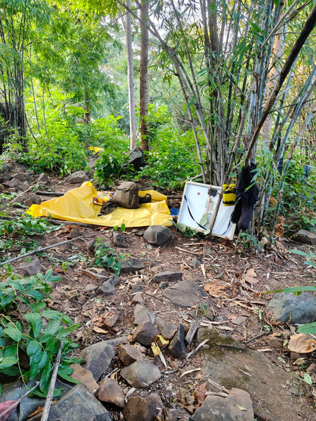छत्तीसगढ़ राजनांदगांव में सुरक्षा बलों को देखकर जंगल में भागे नक्सली, विस्फोटक सामग्री बरामद