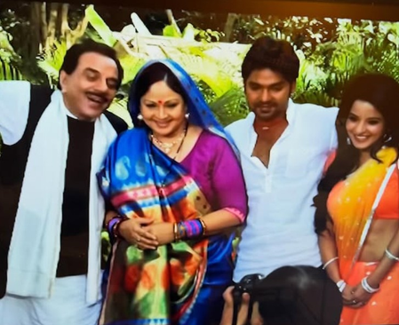 धर्मेंद्र को याद कर भावुक हुईं मोनालिसा, कहा- आपके साथ बिताए पलों को याद रखूंगी